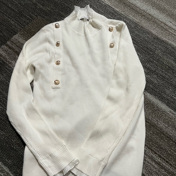 White button sweater - Picture 3 of 4